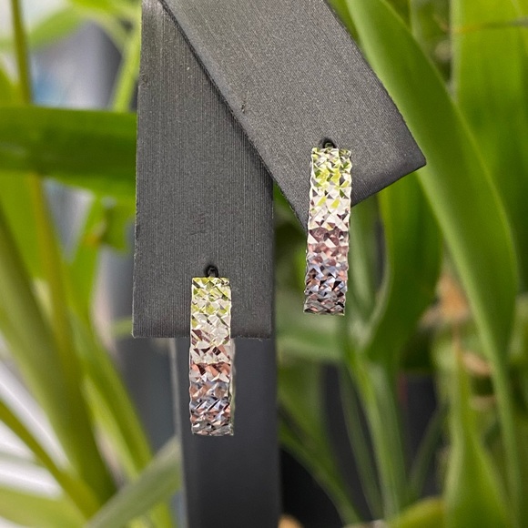 18K White Gold Diamond Cut Hoop Earrings